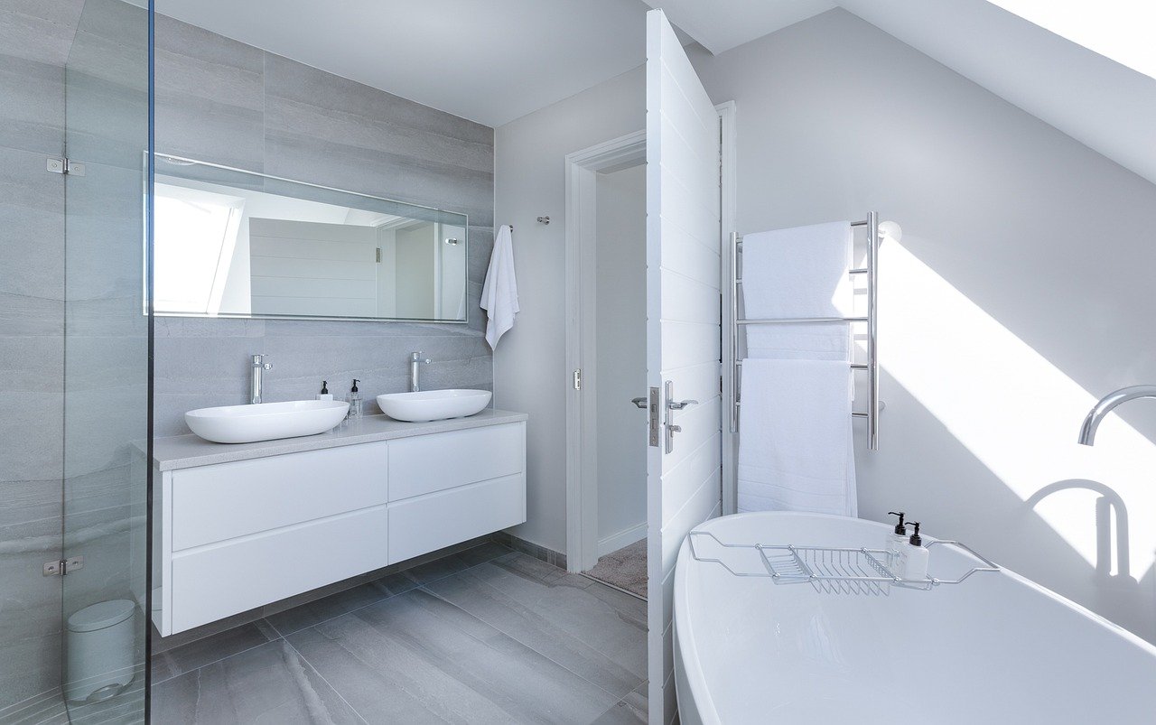 modern-minimalist-bathroom-gfa7ce0be1_1280.jpg